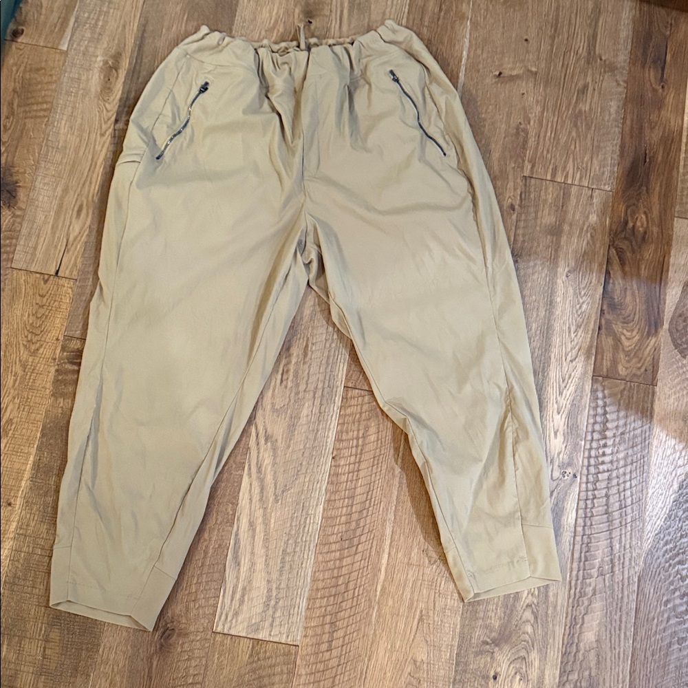 Athleta women’s Tan jogger Pants
